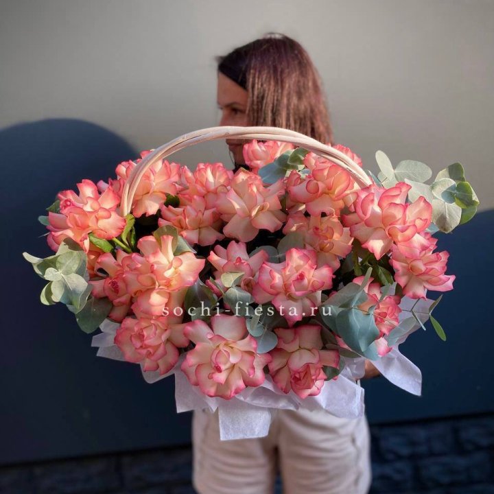 25 Французских роз Джумилия в корзине в Магнитогорске