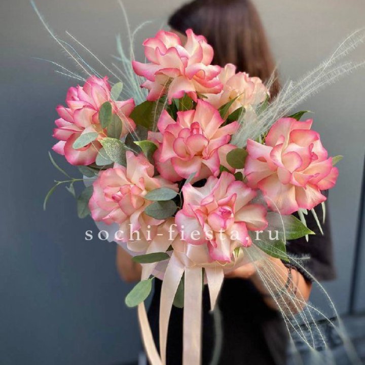 9 Французских роз Джумилия в боксе в Магнитогорске