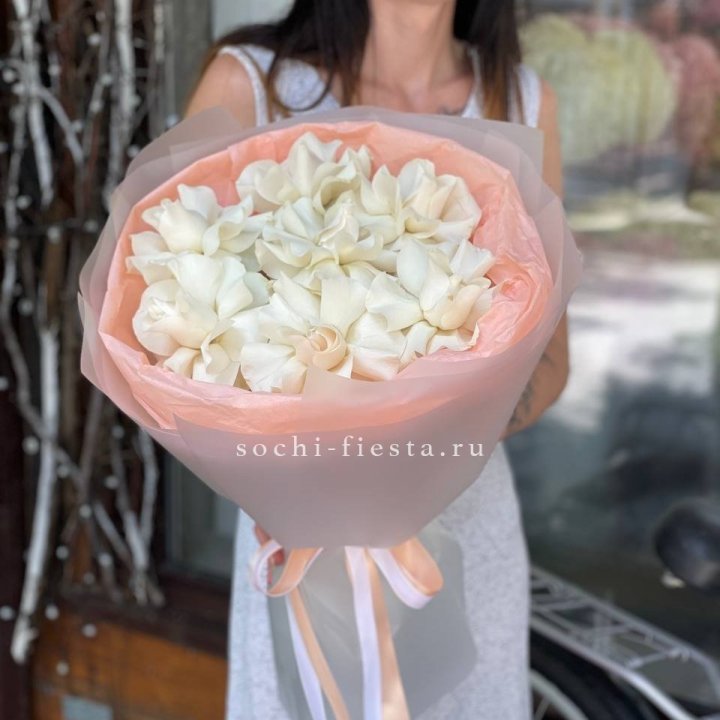 7 Белых французских роз в Магнитогорске