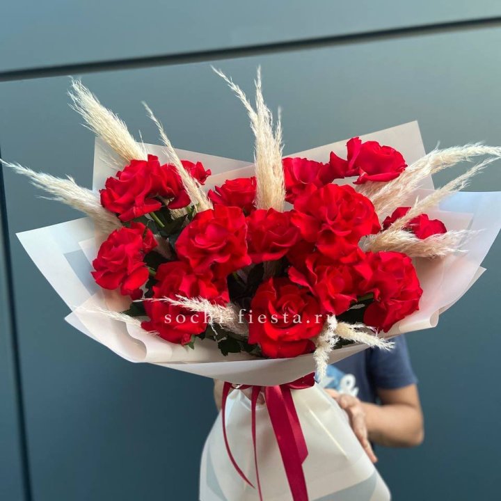 15 Красных французских розы в Магнитогорске