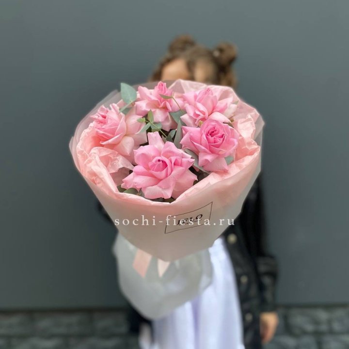 5 французских розовых роз  в Магнитогорске