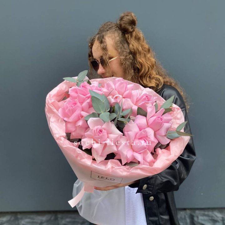 7 розовых роз в Магнитогорске