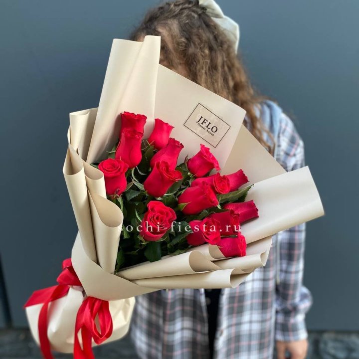 15 красных роз в Магнитогорске