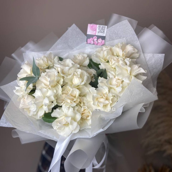 21 французских роз с эвкалиптом в Магнитогорске