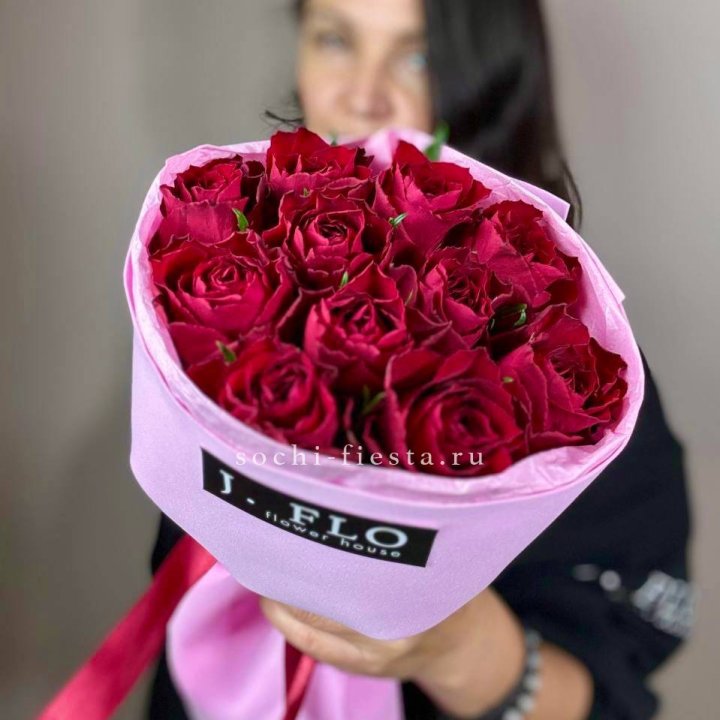 11 красных роз мадам ред в Магнитогорске