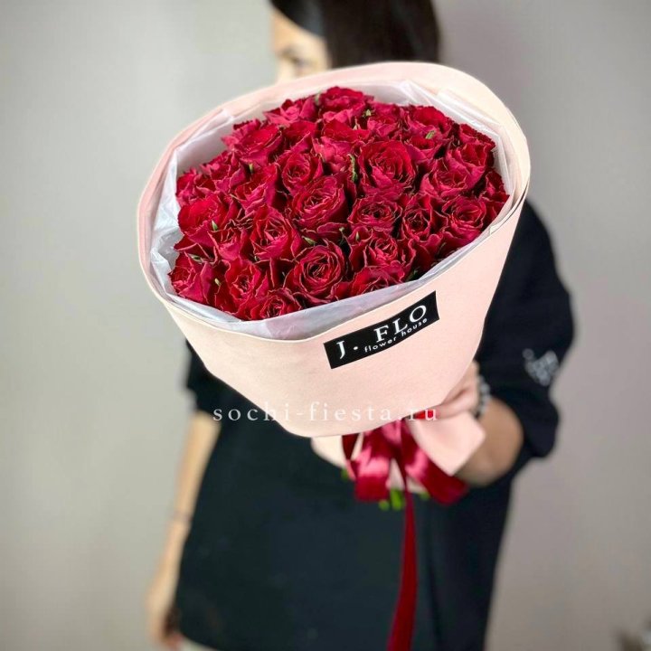 35 кенийских роз в Магнитогорске