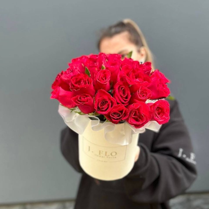 27 кенийских роз в боксе в Магнитогорске