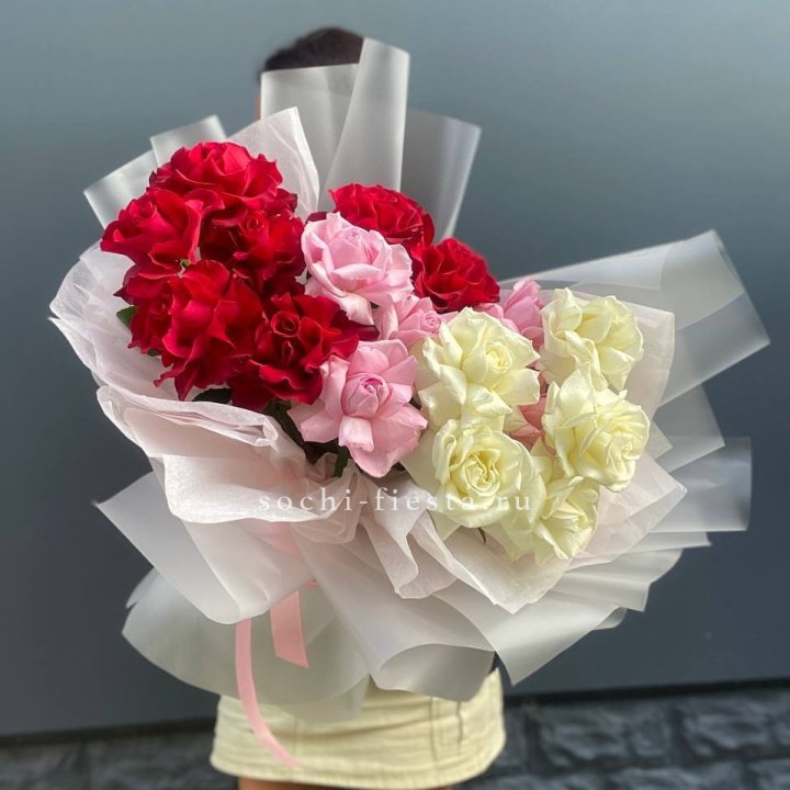 Микс из 17 роз в Магнитогорске