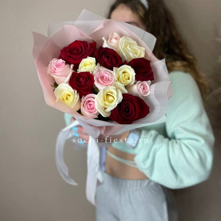 15 роз "Карусель" в Магнитогорске