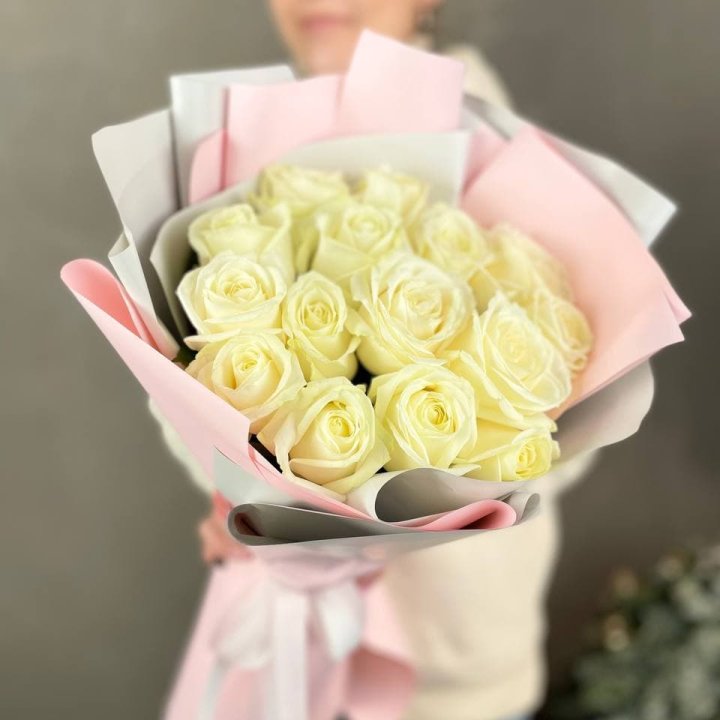 15 белых роз пудра в Магнитогорске