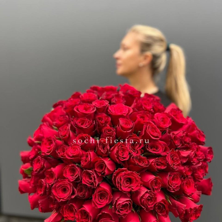 Охапка из 101 красной розы в Магнитогорске