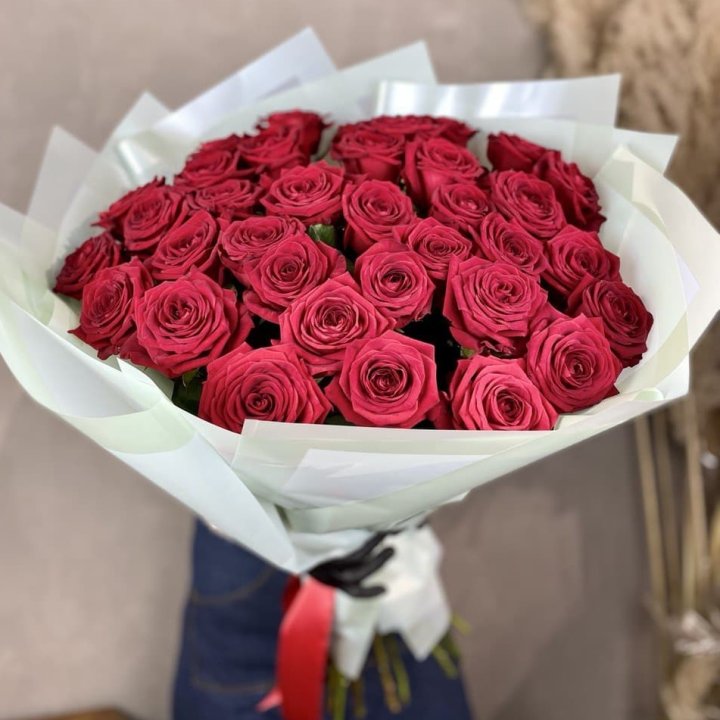 37 красных роз в Магнитогорске