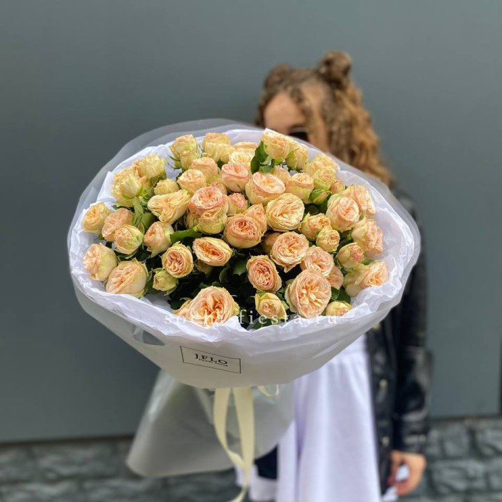 15 пионовидных роз в Магнитогорске