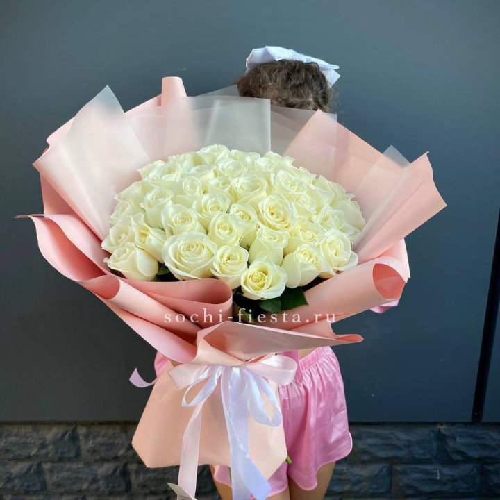 35 белых роз в Магнитогорске