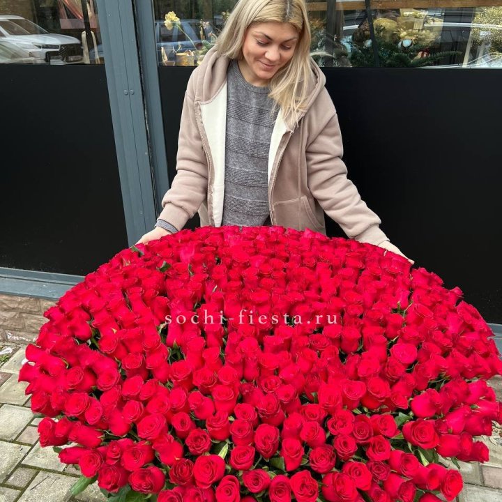 501 красная роза в корзине в Магнитогорске