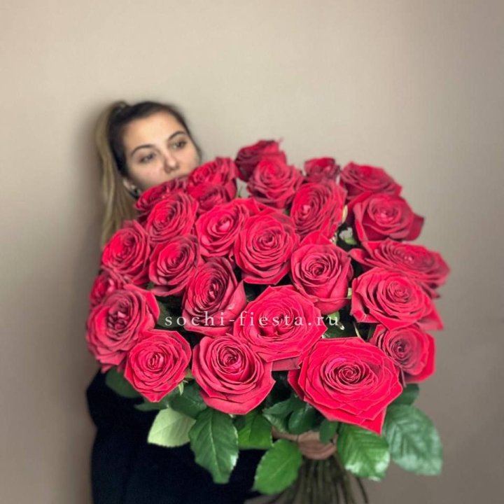 25 высоких роз в Магнитогорске