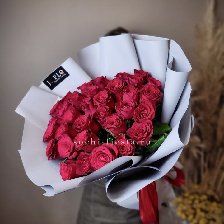 Красные розы 33 шт в Магнитогорске