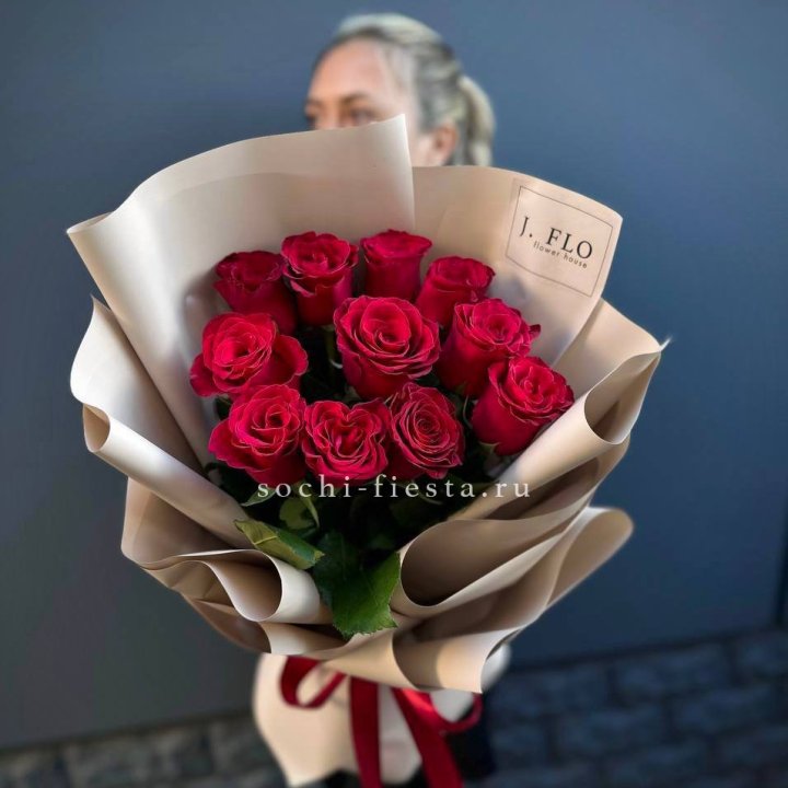 Букет красных роз "Наоми" в Магнитогорске