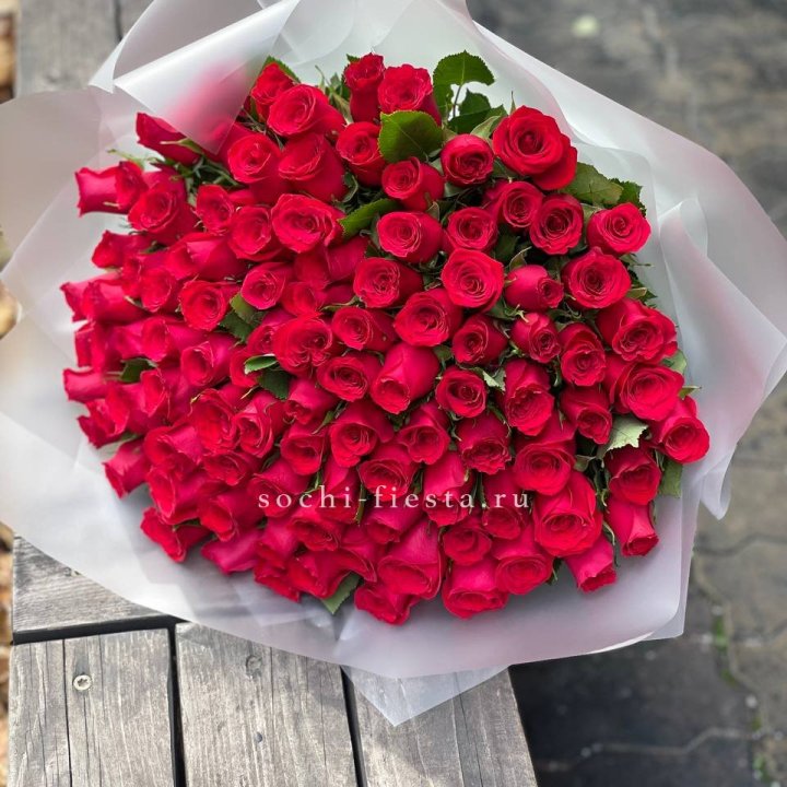 101 красная роза Лолита в Магнитогорске