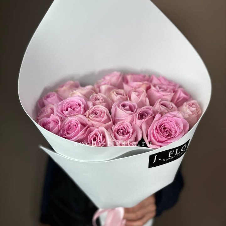 25 розовых роз в Магнитогорске