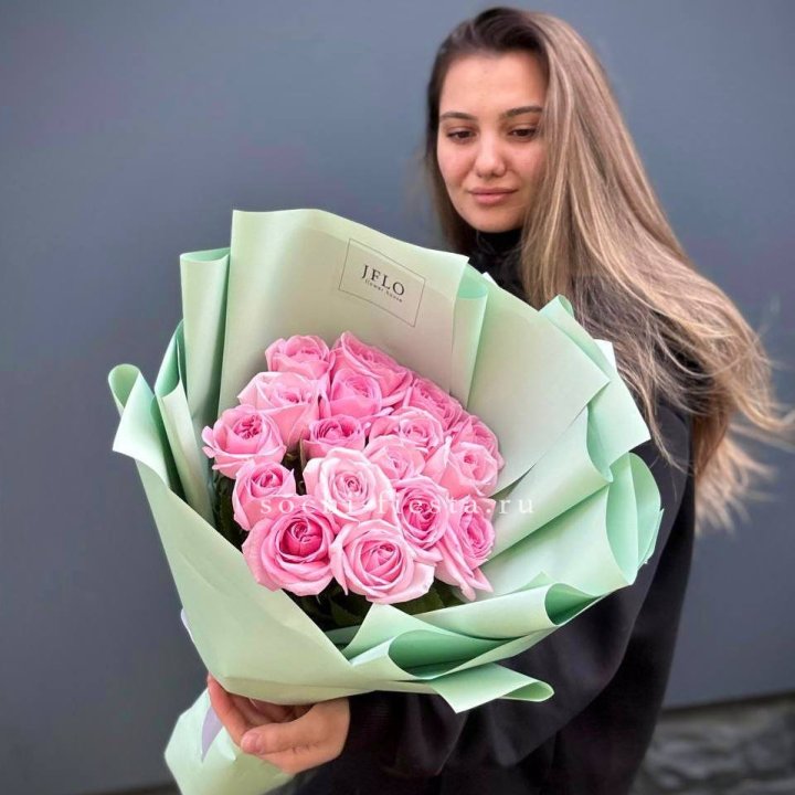 17 розовых роз в Магнитогорске
