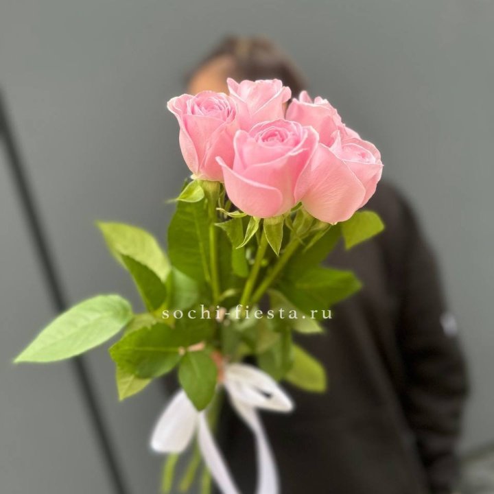Букет 5 розовых роз  в Магнитогорске