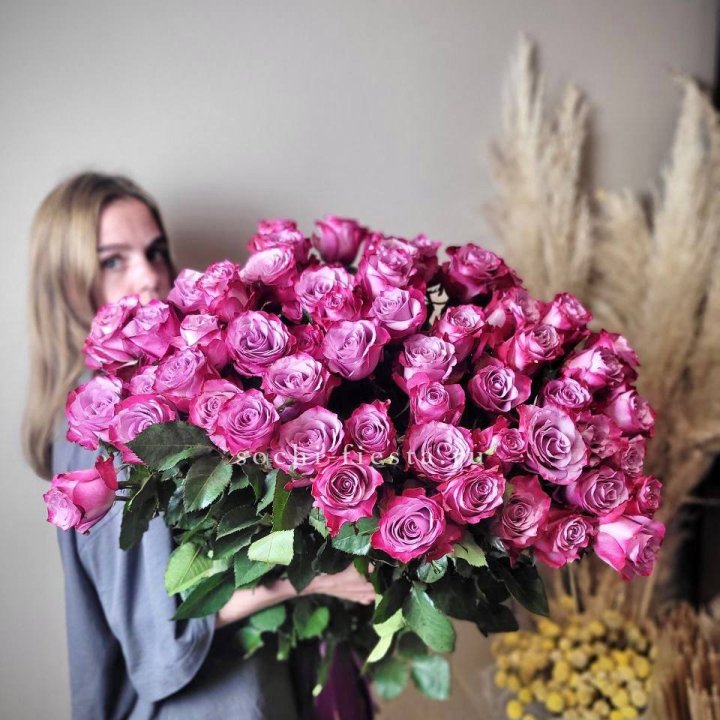 Охапка высоких роз Деп перпел в Магнитогорске