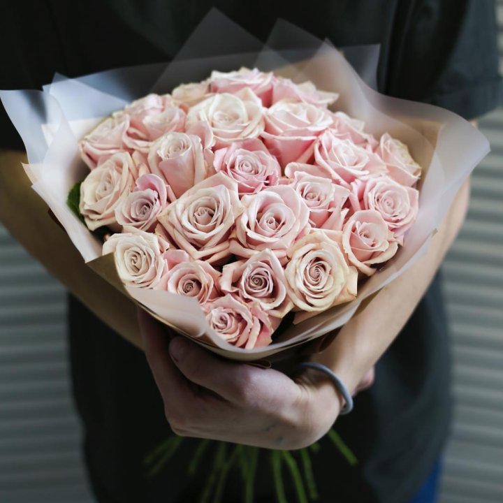 27 кремовых роз в Магнитогорске