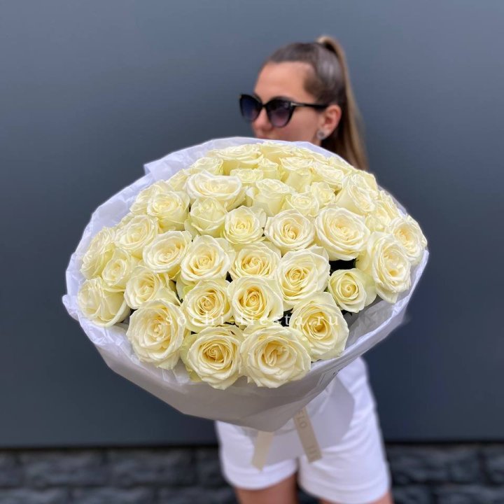 51 белая роза  в Магнитогорске