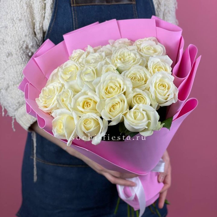 25 белых роз в Магнитогорске