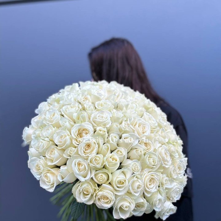 Охапка из 101 белой розы  в Магнитогорске