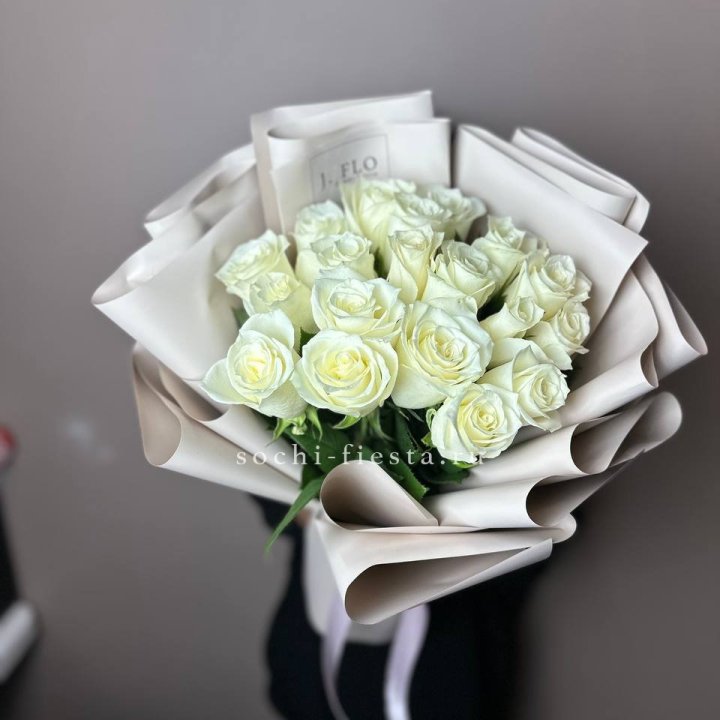 19 белых роз  в Магнитогорске