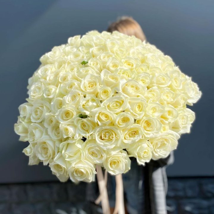 Букет  из 101 белой розы  в Магнитогорске