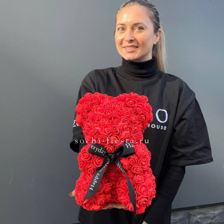 Медведь из роз красный в Магнитогорске