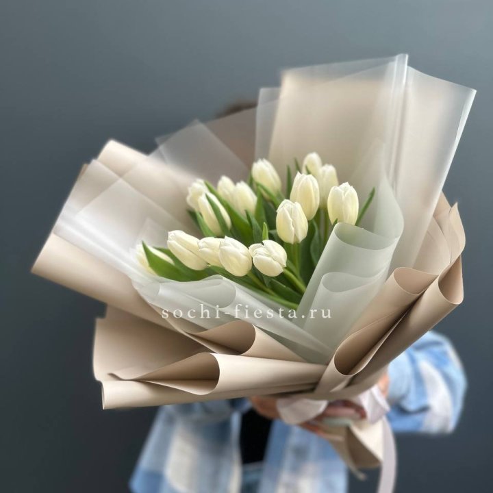 Букет из 15 белых тюльпанов в Магнитогорске