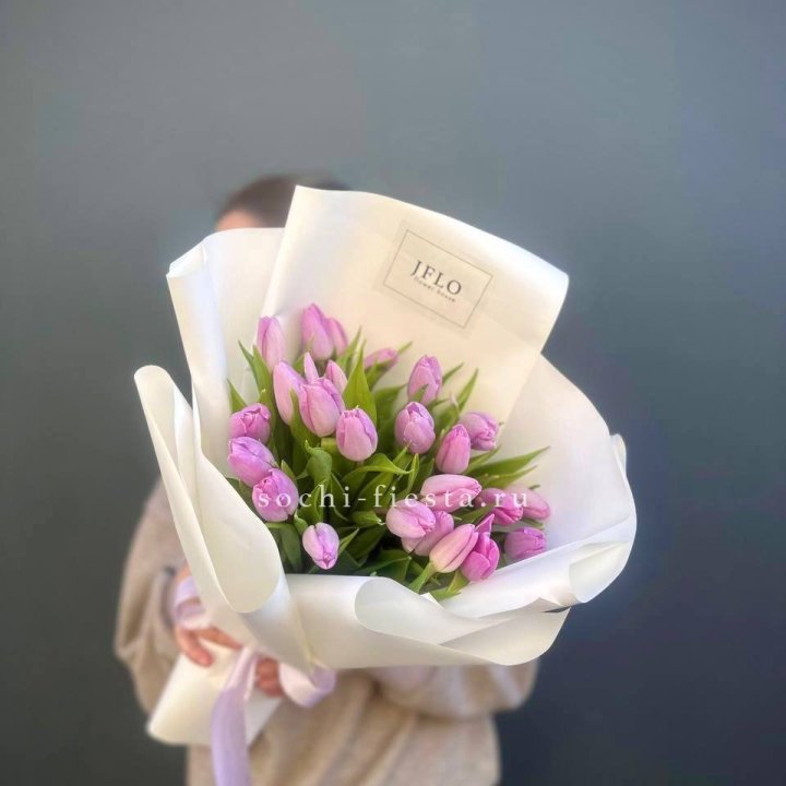 25 сиреневых тюльпанов в Магнитогорске