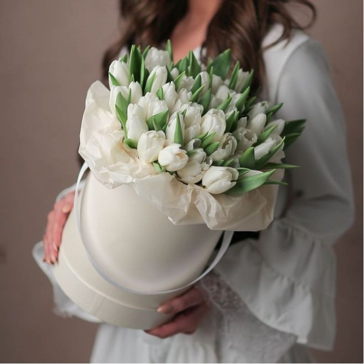 Тюльпаны в цилиндре  в Магнитогорске