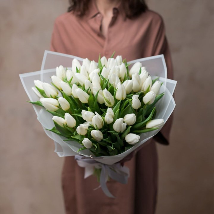 51 белый тюльпан в Магнитогорске