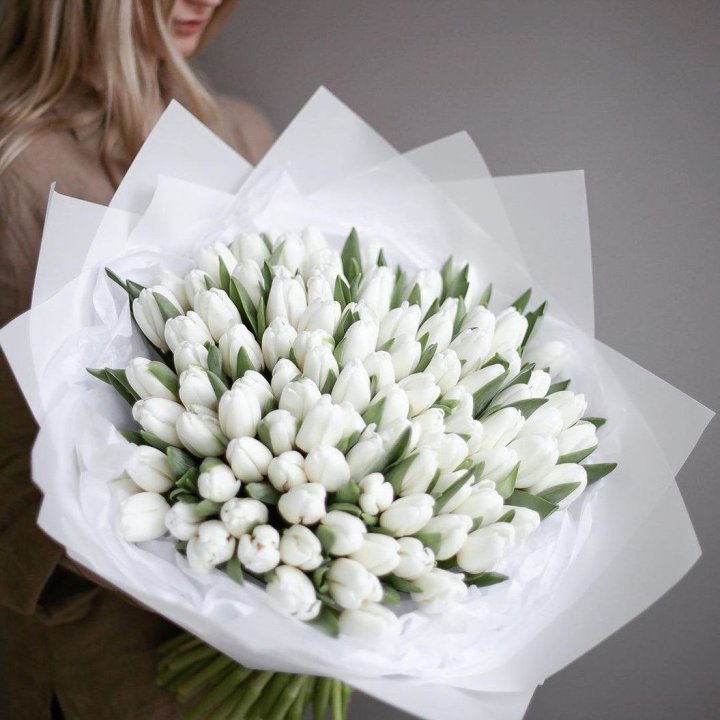 101 белый тюльпан в Магнитогорске