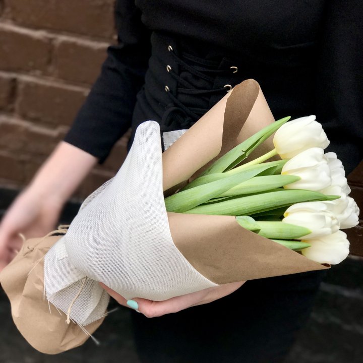 Букет белых тюльпанов в Магнитогорске