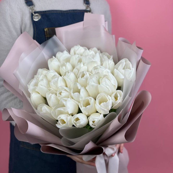 Букет белых тюльпанов "Пур-пур" в Магнитогорске