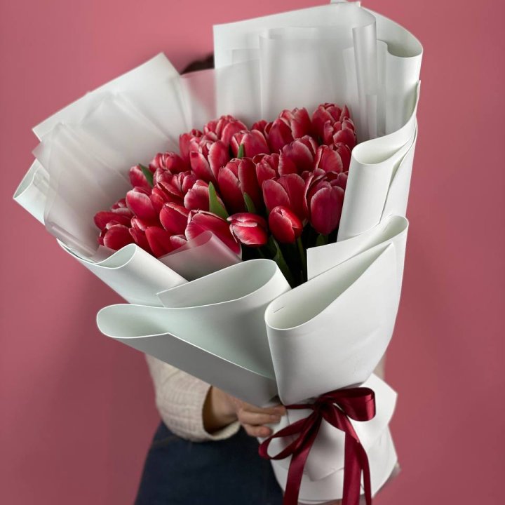 Букет красных тюльпанов в Магнитогорске
