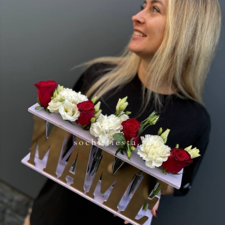 Бокс МАМЕ с цветами в Магнитогорске